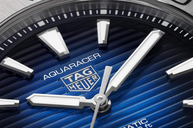 運(yùn)動(dòng)款的主戰(zhàn)力！泰格豪雅Aquaracer再推Professional 200新支線