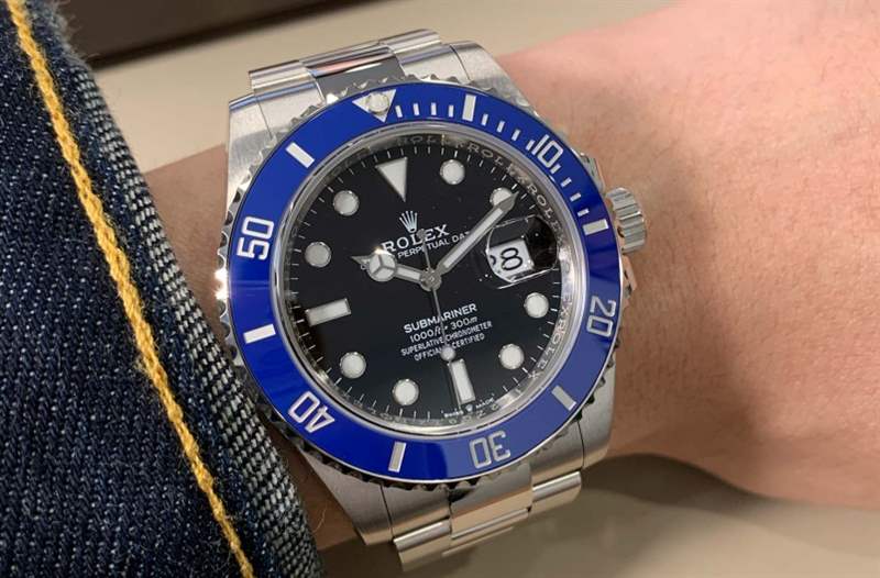 舊年代的「藍(lán)勞」不受香港人歡迎，但是來到新世代、藍(lán)表早已成為潮流。 今年