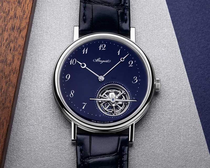 寶璣經(jīng)典陀飛輪額外平臺自動腕表5367表盤