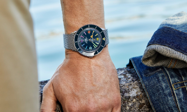 點亮彩虹，向抗疫醫(yī)護英雄致敬｜百年靈Superocean Heritage  '57 限量版II