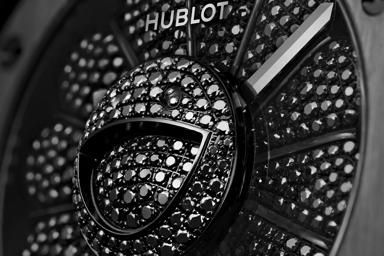 宇舶經(jīng)典融合村上隆全黑