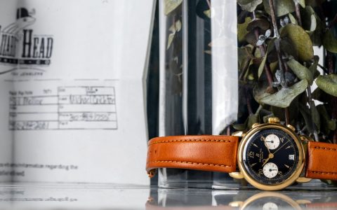 發(fā)現(xiàn)邁克爾·克萊頓曾經(jīng)擁有百年靈計(jì)時(shí)碼表，背后有一個(gè)好奇的背景故事