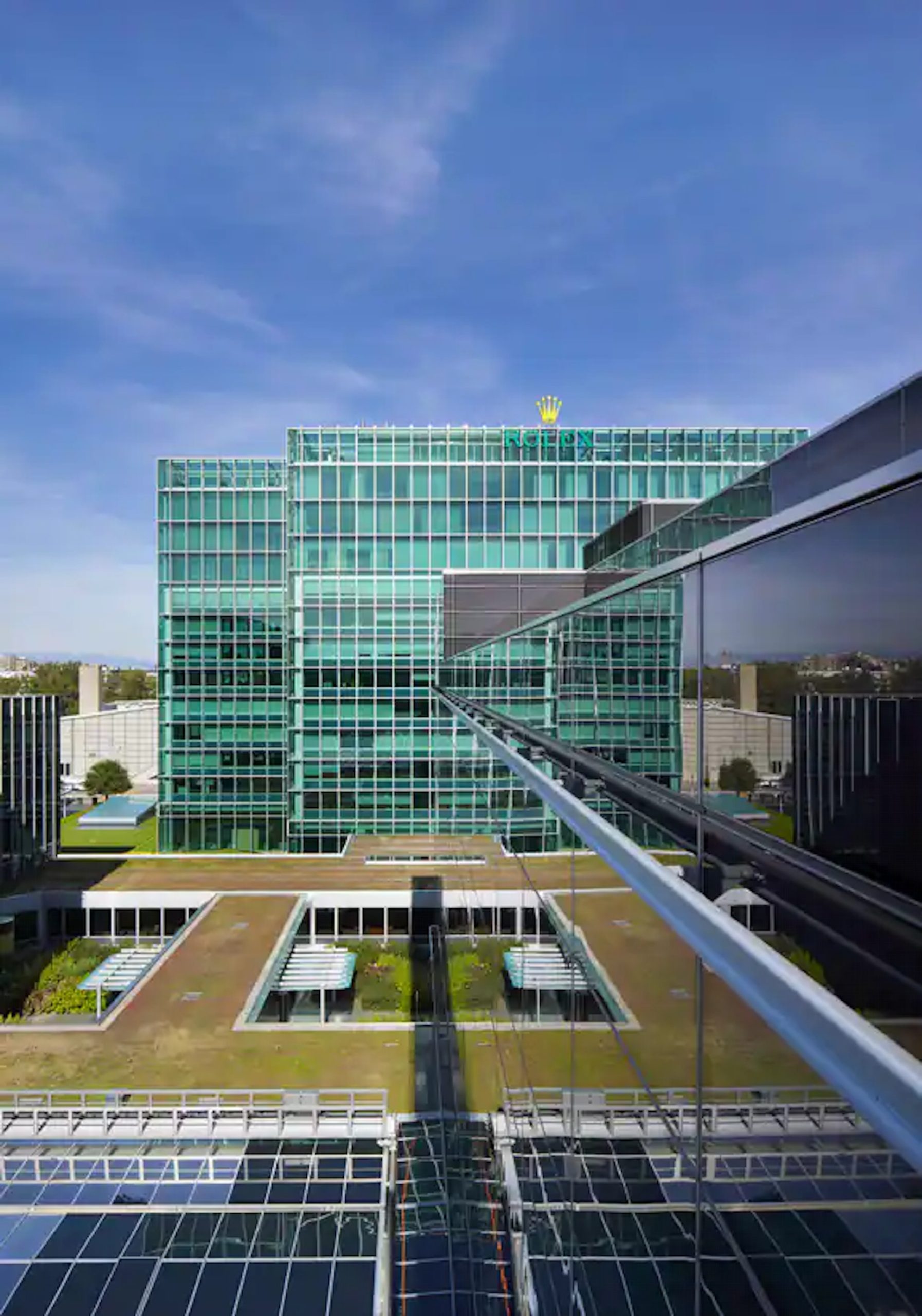 綜觀網路上表友對這件事的反應大概還有以下兩種：1. 認為勞力士現在的產量已經趨于飽和，很難一下說多3成就多3成。 （Rolex官網）