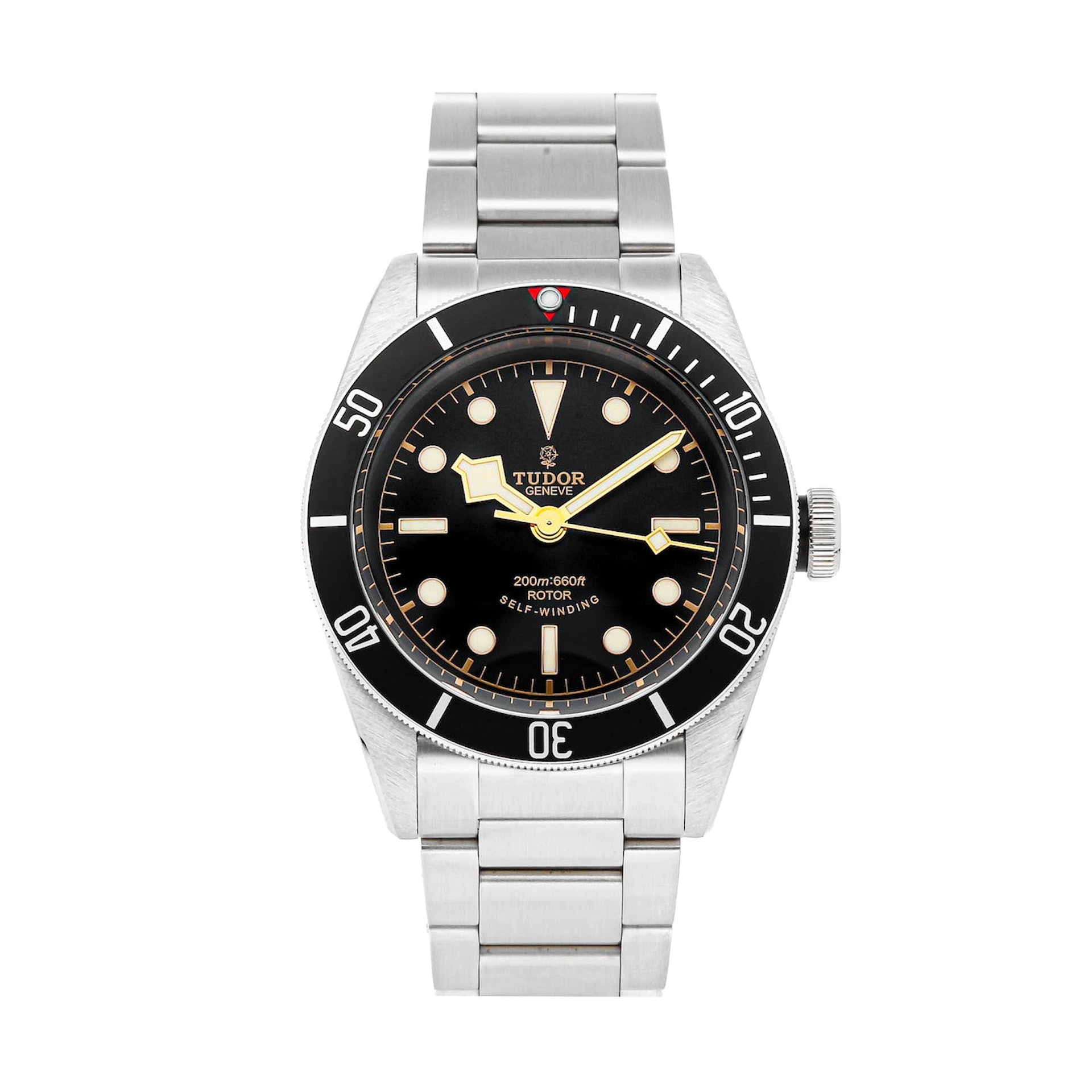 Black Bay 79220N屬于比較早問世的一批BB潛水表，從它面盤上的古典帝舵Logo以及搭載通用機芯等特征都能和現今系列成員進行區隔。 （Source：watchbox）