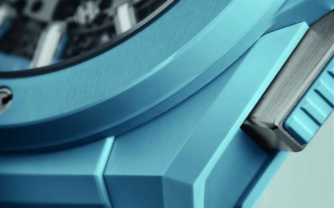 穿出正裝清爽感HUBLOT Big Bang Integrated彩色陶瓷鏈帶計時碼表