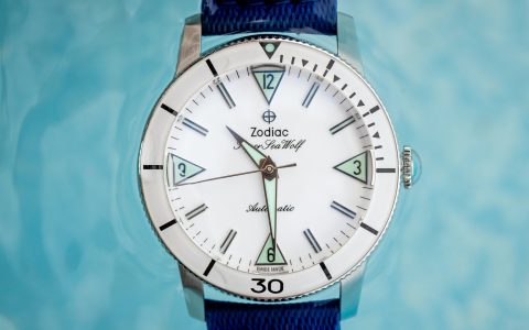 只是因?yàn)橄奶焓菫榱舜魃夏阃ǔ２粫?huì)戴的手表