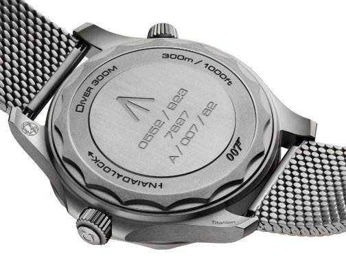 歐米茄海馬300M詹姆斯邦德007《無(wú)暇赴死》鈦金屬潛水表