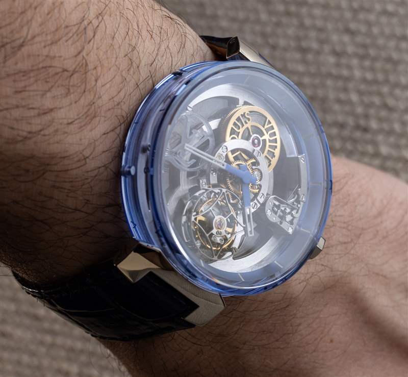 動(dòng)手操作：路易威登 Tambour Moon Flying Tourbillon Poincon de Geneve 藍(lán)色藍(lán)寶石腕表