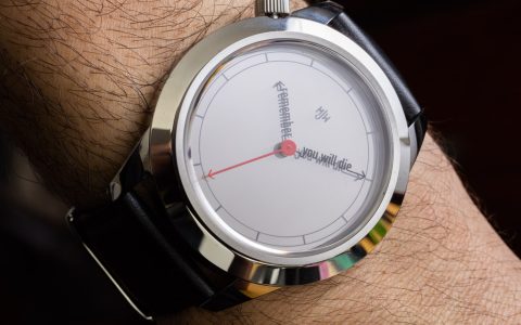 動手操作：瓊斯先生用“記住你會死”的手觀看精確的 XL