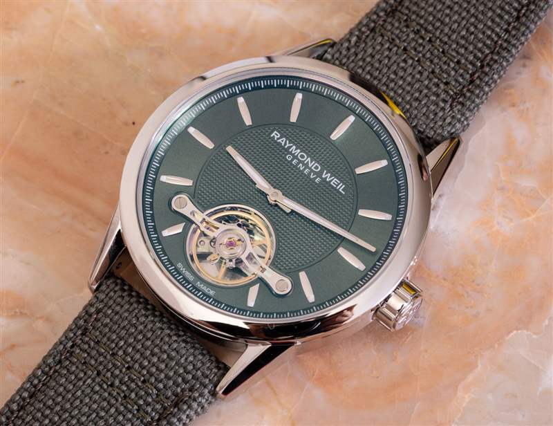 觀看評論：Raymond Weil 自由職業者 RW1212