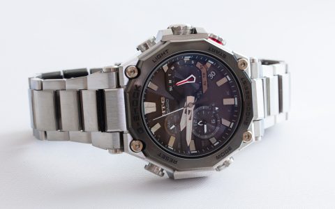 動手：卡西歐 G-Shock MT-G B2000 手表