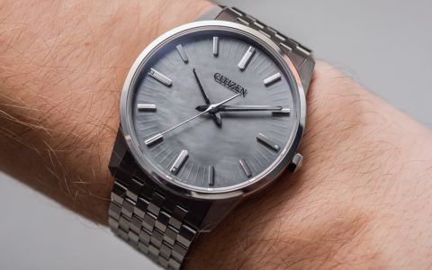 西鐵城 Calibre 0100 手表，每年精確度為一秒