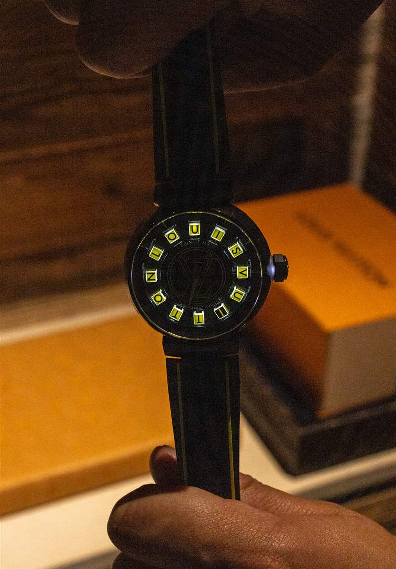 動(dòng)手首秀：路易威登 Tambour Spin Time 空氣量子腕表