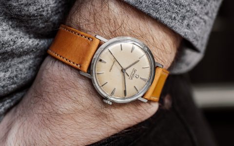 復(fù)古腕表我們的專家就一對(duì)勞力士Submariner Ref. 進(jìn)行辯論