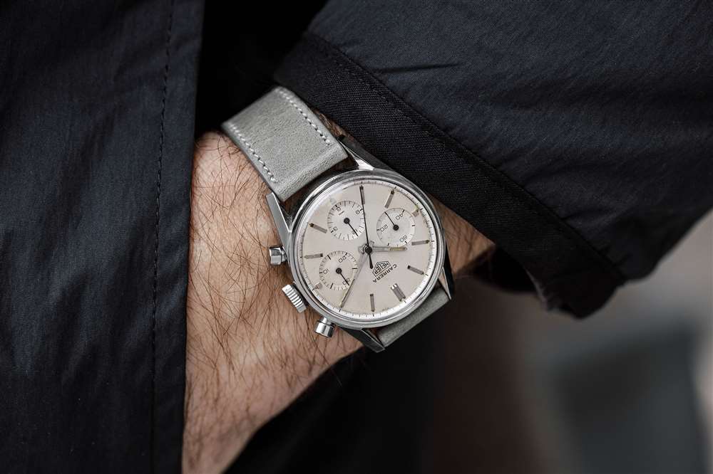 1960年代豪雅卡萊拉Ref.?2447S帶蛋殼表盤的“Early First Execution”通過豐富的福登