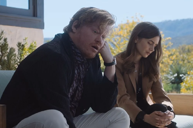 意外之財(cái)杰西·普萊蒙和莉莉·柯林斯