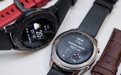 三星Gear S3 Frontier和經典智能手表動手首次亮相