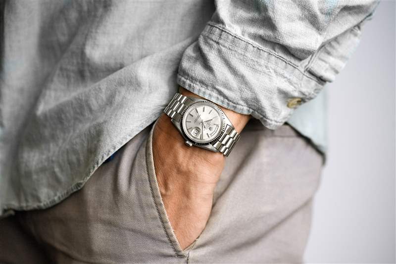 白金勞力士星期日歷型。