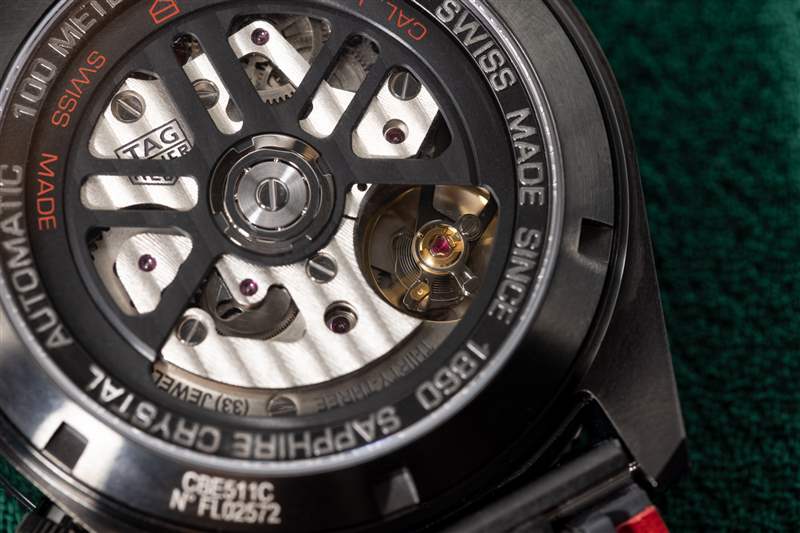 泰格豪雅 Autavia Black 機(jī)芯側(cè)面