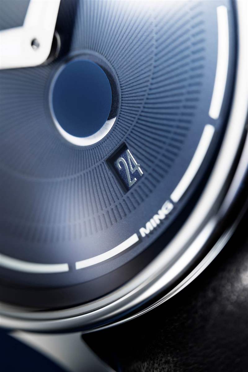 The Ming 37.05 Moonphase Date，日期窗口特寫