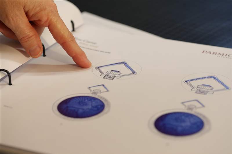 彩色設計圖，La Rose Carrée 懷表