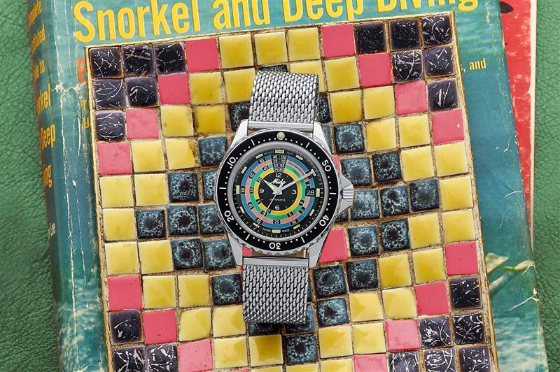 彩盤上的美度減壓計時器。