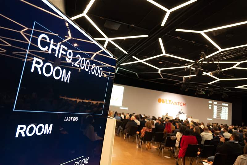 在 Only Watch 2021 期間，監視器以瑞士法郎捕捉投標過程。