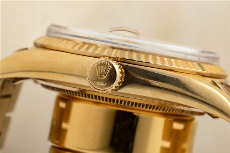 金質勞力士星期日歷型表冠特寫