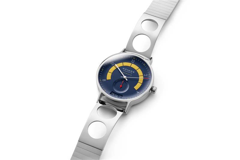 推出這些新的NOMOS型號讓人聯想到在黑夜中快速駕駛