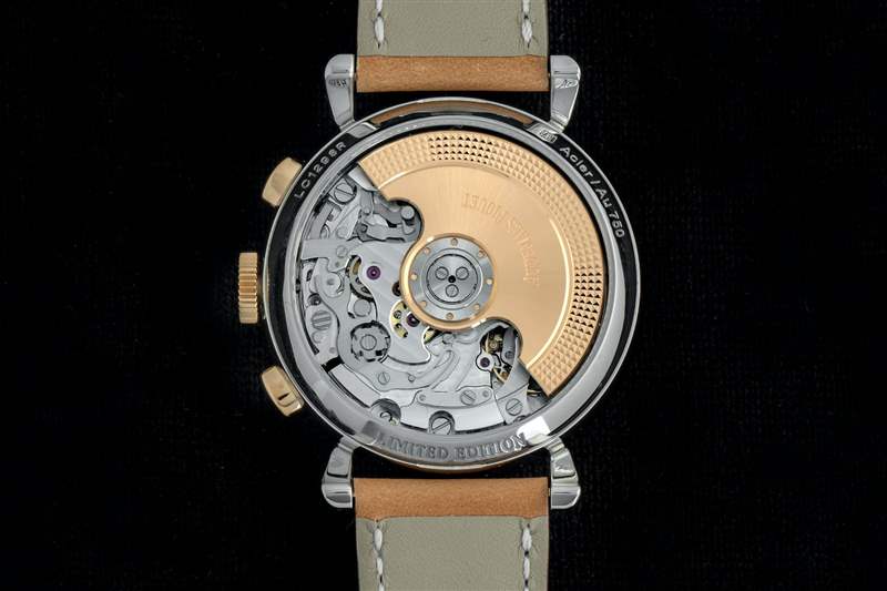 親身體驗(yàn)2021款43毫米皇家橡樹離岸型腕表，搭載自制機(jī)芯4404