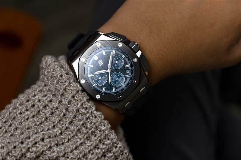 親身體驗(yàn)2021款43毫米皇家橡樹離岸型腕表，搭載自制機(jī)芯4404