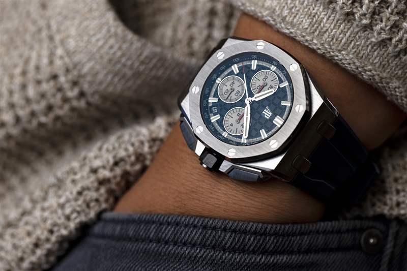 親身體驗(yàn)2021款43毫米皇家橡樹離岸型腕表，搭載自制機(jī)芯4404