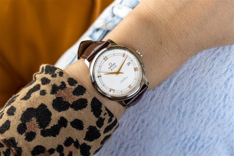 歐米茄碟飛 Prestige 同軸計時碼表，女性模特