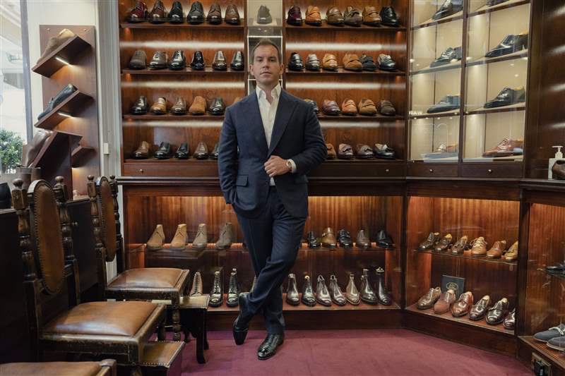 倫敦鞋匠小喬治·格拉斯哥熱愛經(jīng)典