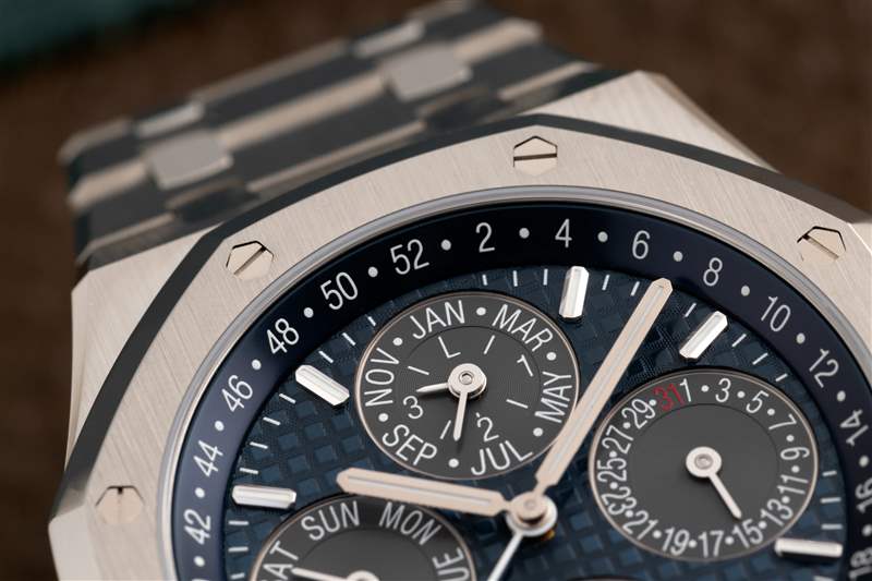 親身體驗(yàn)全新皇家橡樹萬年歷美國獨(dú)家！