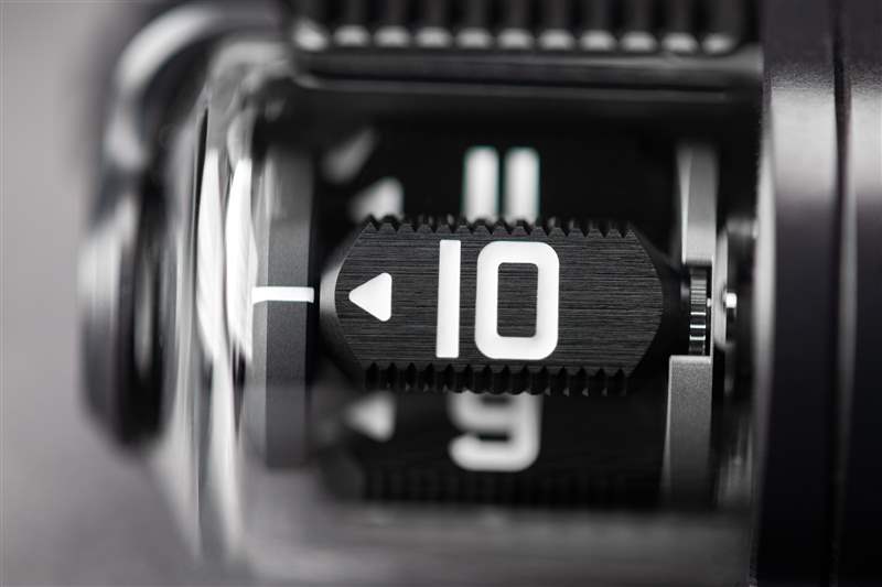 介紹Urwerk以其新的跳躍時間UR-112繼續迷惑和著迷