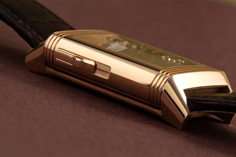 隆重推出Reverso Tribute三問報(bào)時(shí)腕表——兩種面孔，一種聲音