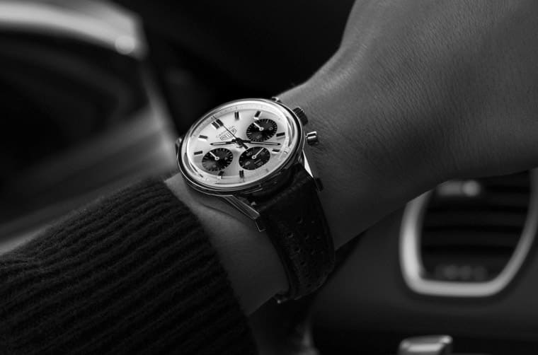 泰格豪雅經(jīng)典賽車表Carrera 60周年復刻表以傳奇熊貓面型號2447 SN為靈感