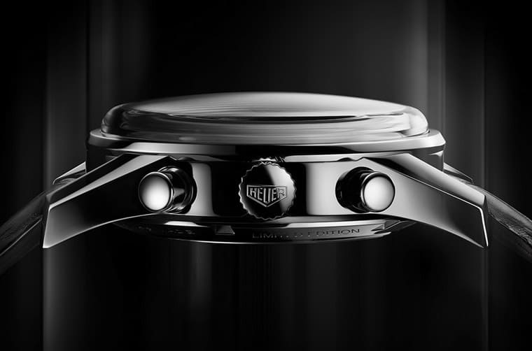 泰格豪雅經(jīng)典賽車表Carrera 60周年復刻表以傳奇熊貓面型號2447 SN為靈感