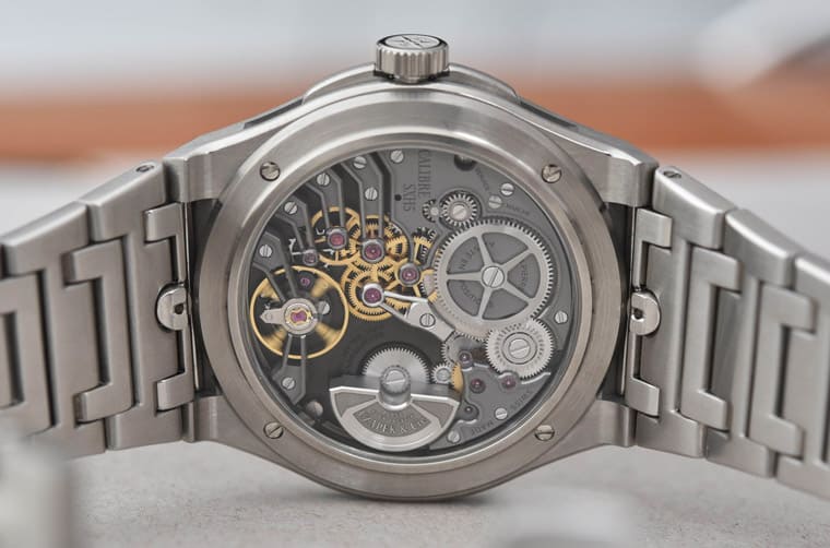 面盤設計很有巧思、要價超過百萬的CZAPEK運動風三針表