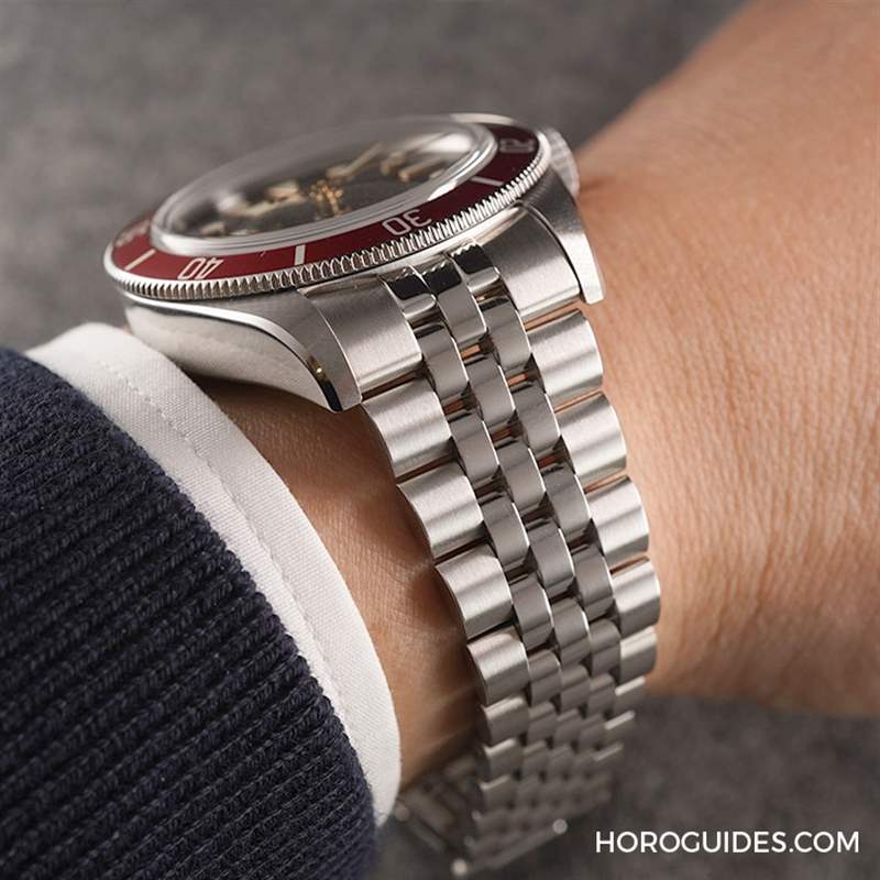 TUDOR - 是否有Jubilee鏈帶的表迷？ 帝舵TUDOR Black Bay酒紅圈搭配五節(jié)鏈帶，升級METAS認(rèn)證
