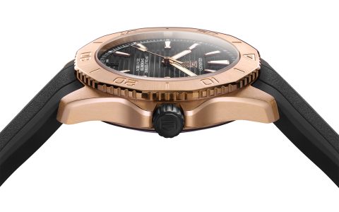 隆重推出40毫米全金泰格豪雅競潛腕表（搭載全新COSC機(jī)芯）
