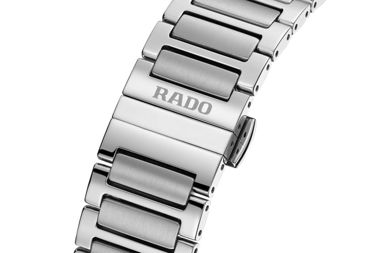 雷達表持續(xù)以獨家材質(zhì)制作DiaStar鉆星系列并升級鏤空機芯