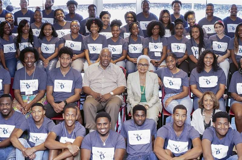 ORIS替MLB歷史打點(diǎn)王漢克阿倫Hank Aaron打造專屬設(shè)計(jì)限量表