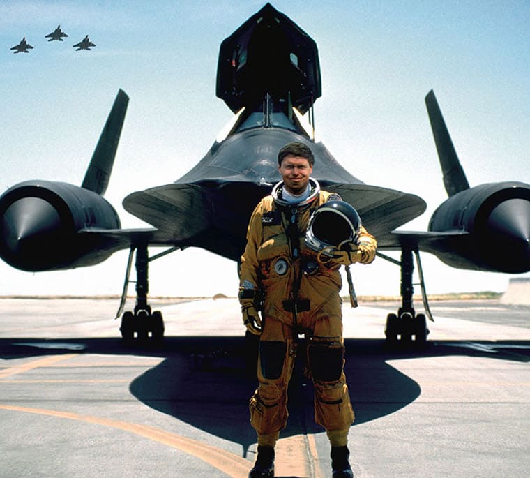 BALL WATCH AeroGMT Sled Driver蘊含夜光三地時間強大機能向美軍傳奇飛行員致敬