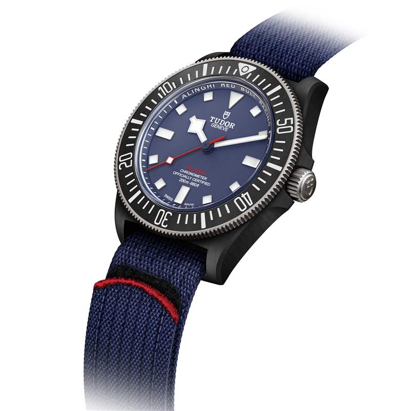 『新表』帝舵推出Pelagos FXD Alinghi Red Bull Racing Edition大三針腕表和計時碼表：碳復合材料表殼，藍白灰帆船色