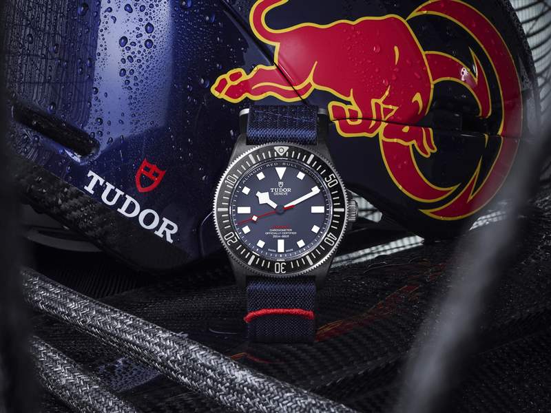 『新表』帝舵推出Pelagos FXD Alinghi Red Bull Racing Edition大三針腕表和計時碼表：碳復合材料表殼，藍白灰帆船色