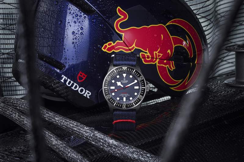 『新表』帝舵推出Pelagos FXD Alinghi Red Bull Racing Edition大三針腕表和計時碼表：碳復合材料表殼，藍白灰帆船色