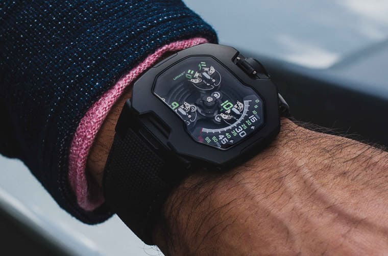 URWERK UR-120系列改換黑色造型詮釋創(chuàng)意衛(wèi)星轉(zhuǎn)頭顯時技術(shù)