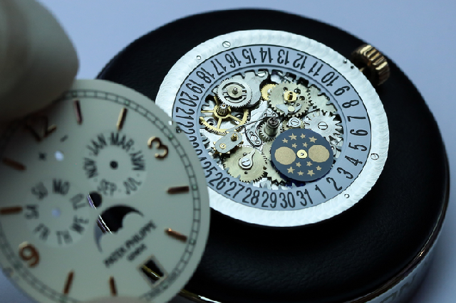 石英表和機(jī)械表的區(qū)別